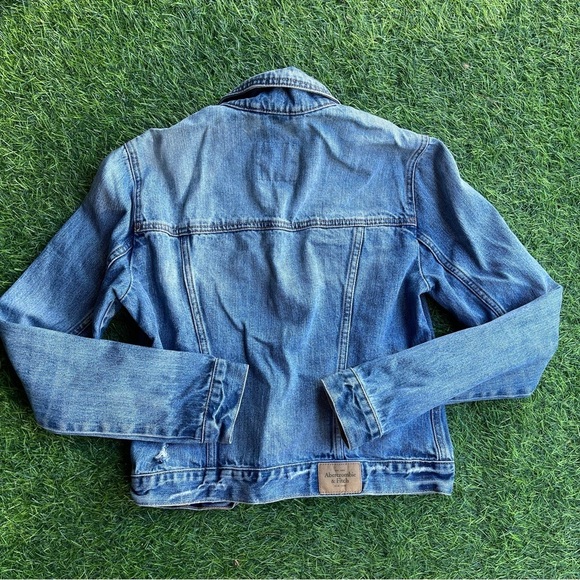Abercrombie & Fitch Distressed Denim Jacket size small Preowned casual Y2K - Picture 2 of 7